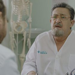 El actor Mariano Peña en el hospital de la serie 'Allí Abajo'