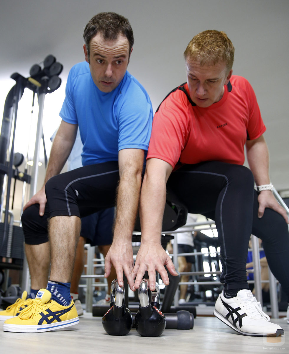 Óscar Terol e Iker Galartza juntos en un gimnasio en 'Allí Abajo'