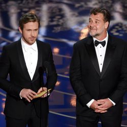 Ryan Gosling y Russell Crowe en la gala de los Premios Oscar 2016