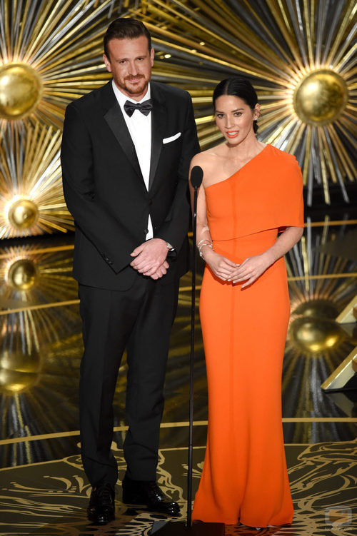 Jason Segel y Olivia Munn en la gala de los Premios Oscar 2016