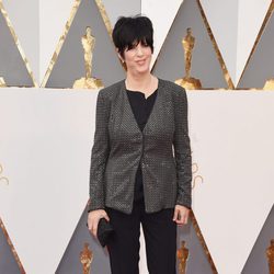 Diane Warren en la alfombra roja de los Premios Oscar 2016