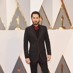 Jared Leto en la alfombra roja de los Premios Oscar 2016