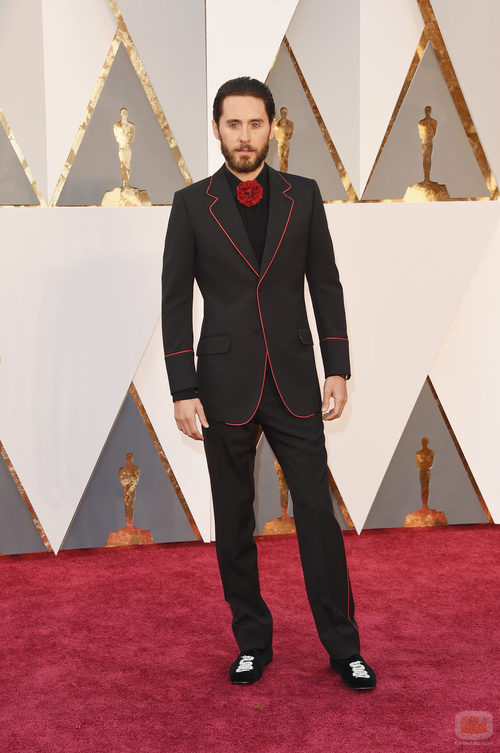 Jared Leto en la alfombra roja de los Premios Oscar 2016
