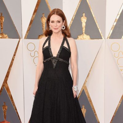 Julianne Moore en la alfombra roja de los Premios Oscar 2016