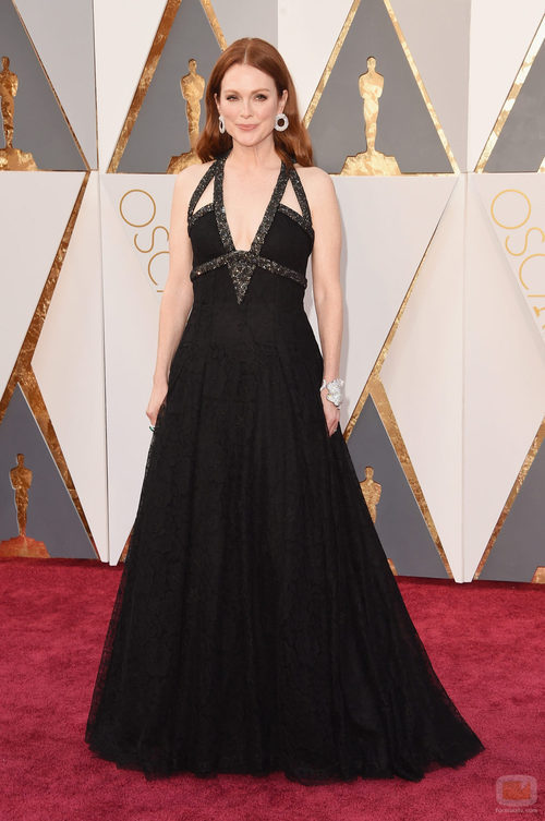 Julianne Moore en la alfombra roja de los Premios Oscar 2016