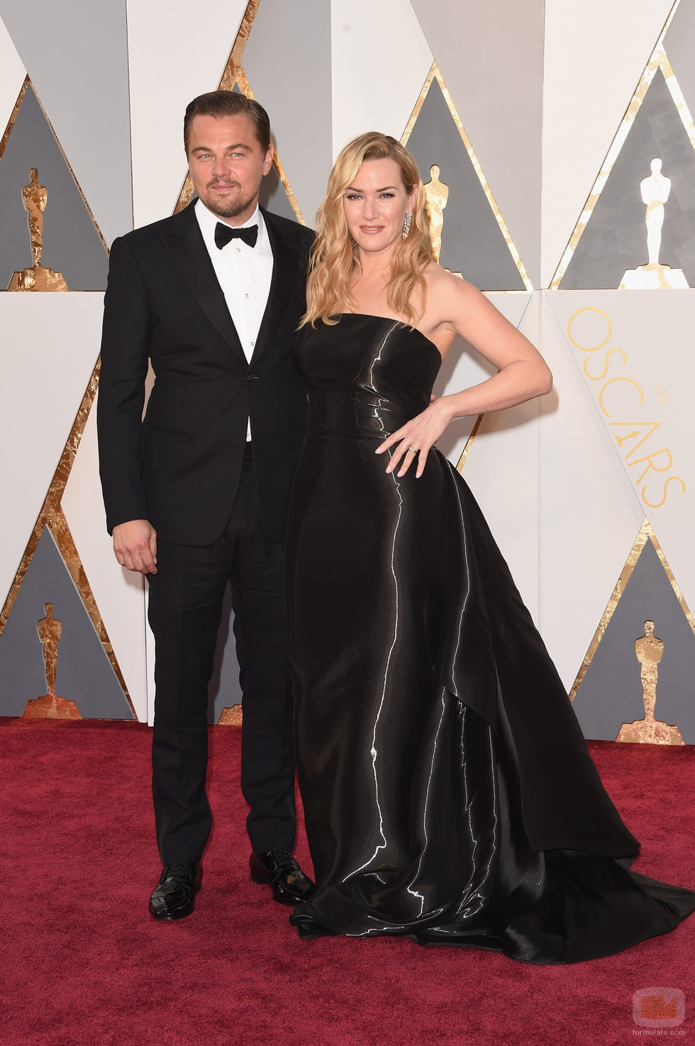 Kate Winslet y Leonardo DiCaprio en la alfombra roja de los Premios Oscar 2016