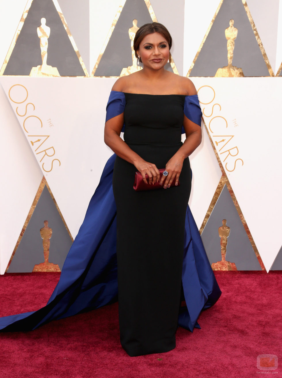 Mindy Kaling en la alfombra roja de los Premios Oscar 2016