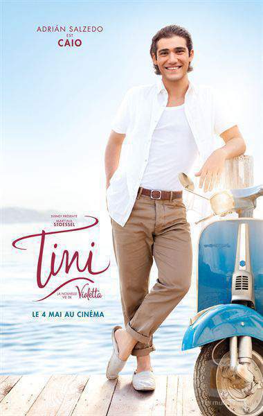 El actor Adrián Salzedo en el cartel oficial de la pelícual "Tini: El gran cambio de Violetta"