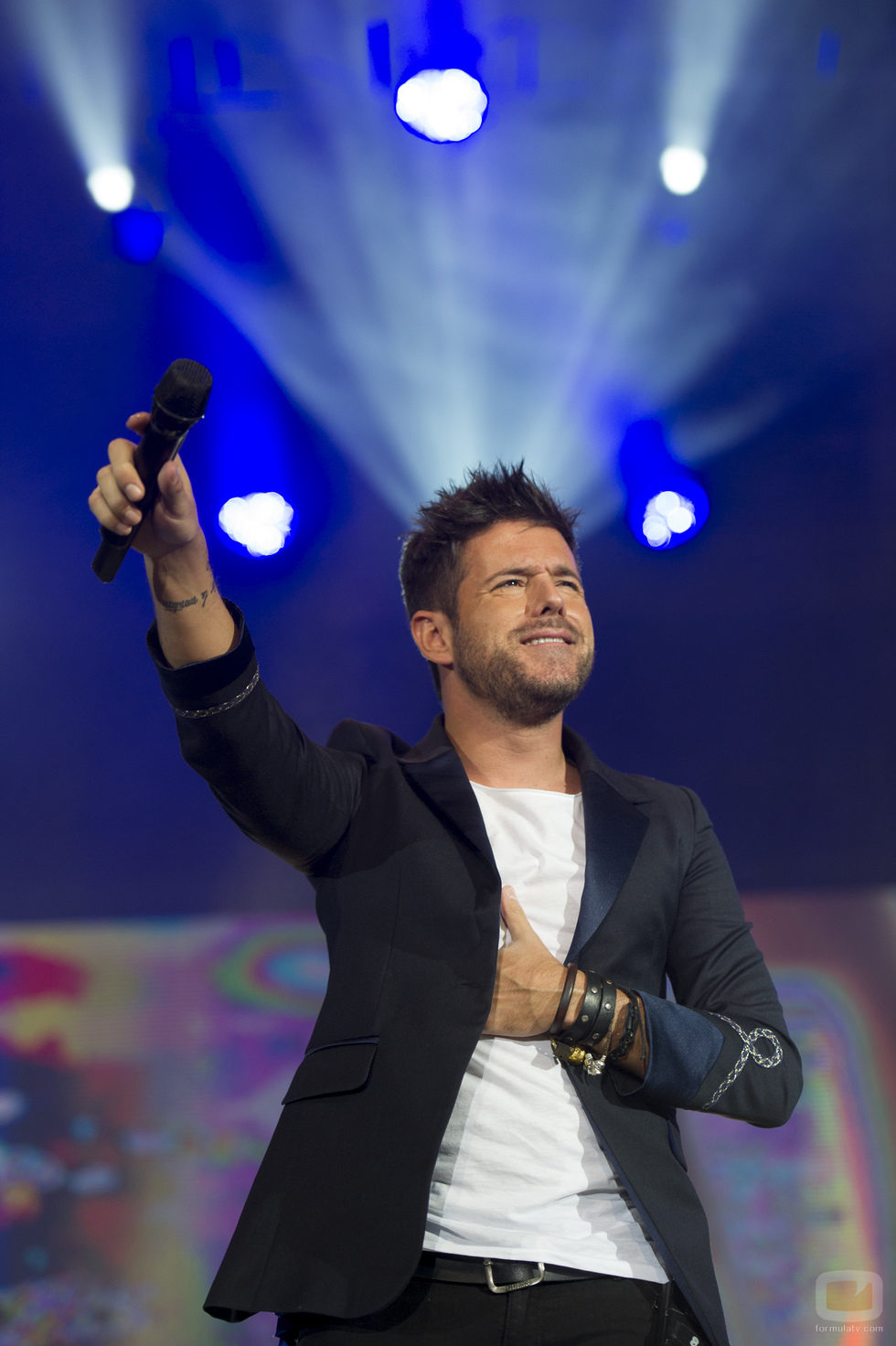 Pablo López actúa emocionado en los Premios Cadena Dial 2016