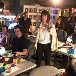 Constance Zimmer en una de las secuencias de la serie 'Unreal'