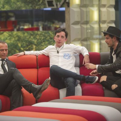 Carlos Lozano, Francisco Nicolás y Alejandro Nieto en el salón de la casa de 'Gran Hermano VIP'