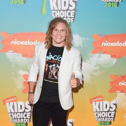 Tony Calavero en la alfombra roja de los Nickelodeon's 2016 Kids' Choice Awards