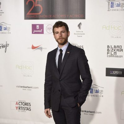 Álvaro Cervantes en los Premios de la Unión de Actores