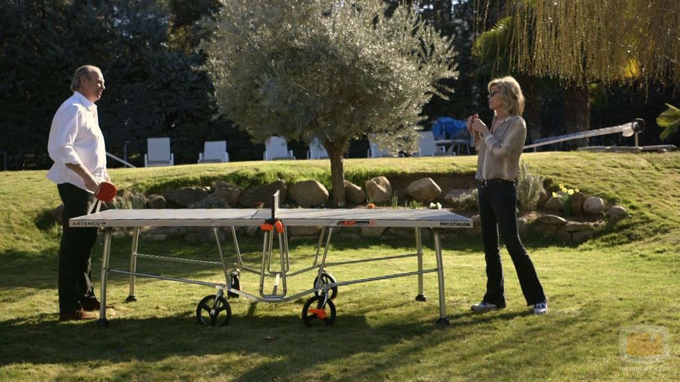 Bibiana Fernández juega al ping pong con Bertín Osborne en 'En la tuya o en la mía'