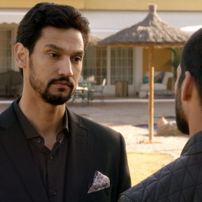 Khaled y Faruq mantienen una conversación en 'El Príncipe'