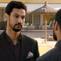 Khaled y Faruq mantienen una conversación en 'El Príncipe'