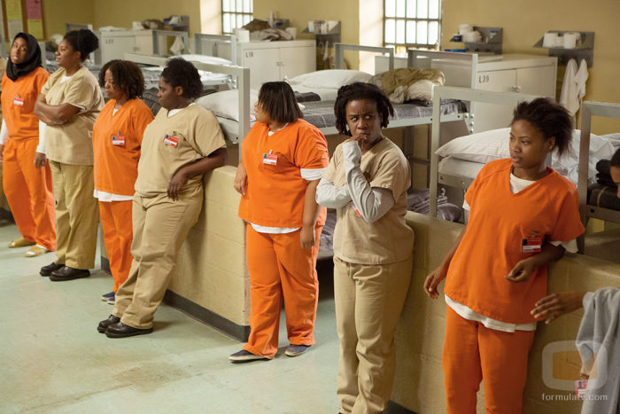 Las reclusas de la cárcel de Litchfield reciben a las nuevas incorporaciones en 'Orange is the New Black'