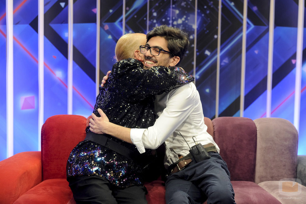 Rappel abraza a Dani Santos en el confesionario de 'Gran Hermano VIP'