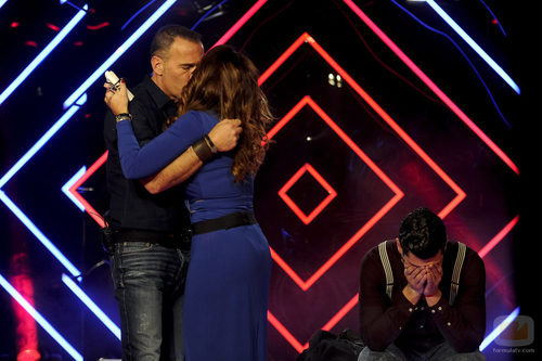 Carlos Lozano abraza a Raquel Bollo tras ser expulsada en 'Gran Hermano VIP'
