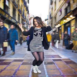 Barei realiza el famoso baile de los pies en la postal oficial de la candidatura española para Eurovisión 2016