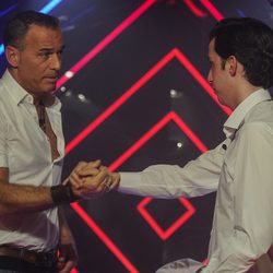 Carlos Lozano y Francisco Nicolás se dan la mano en la gala 12 de 'Gran Hermano VIP'