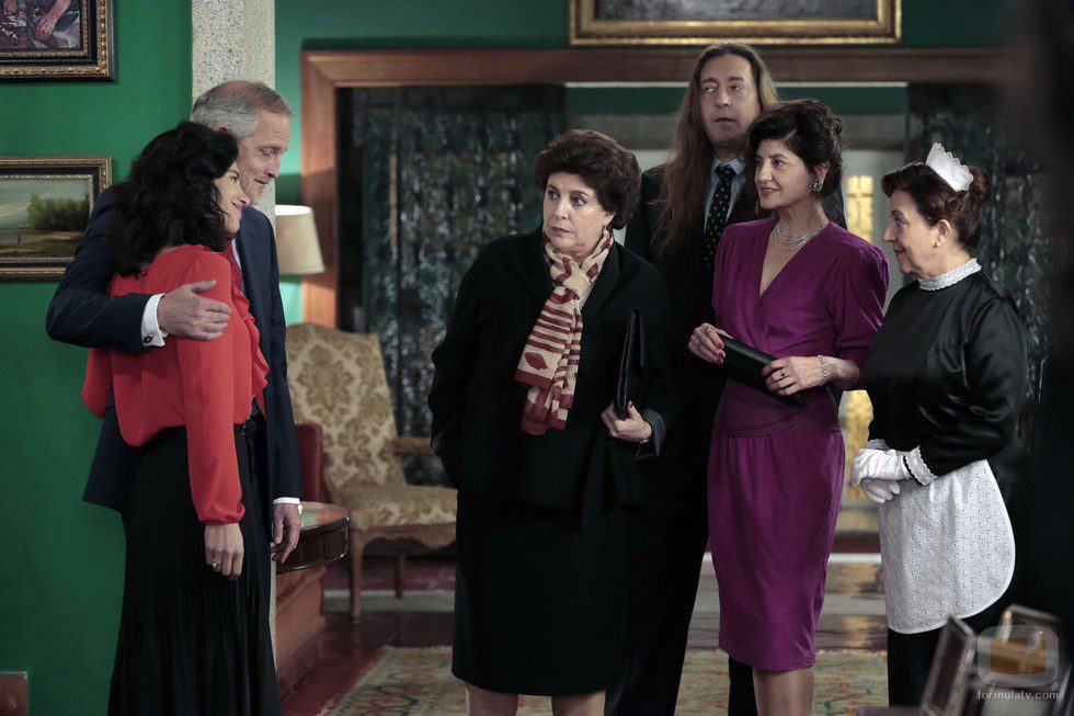 La familia del novio de Inés visita a los Alcántara en el capítulo 'Pachín'