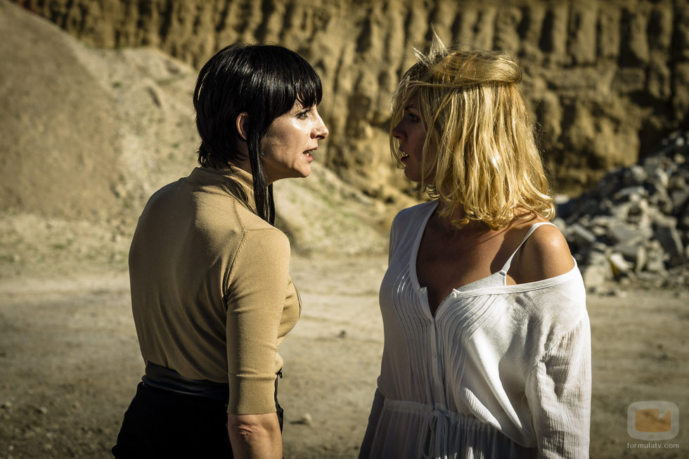Macarena y Zulema se miran fijamente en el capítulo 12 de 'Vis a vis'