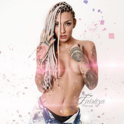 Paula González posando desnuda con su nuevo look