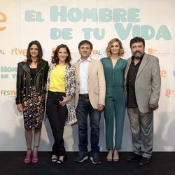 El elenco de 'El hombre de tu vida' posa en el Festval de Albacete