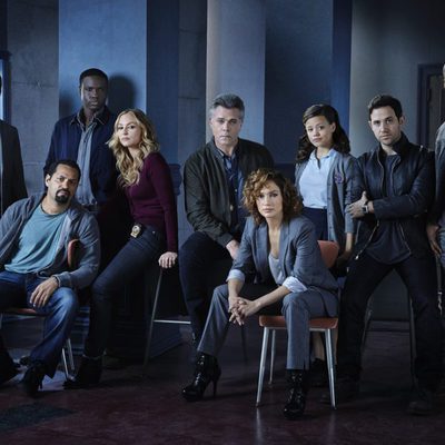 Imagen promocional del elenco de 'Shades of Blue'