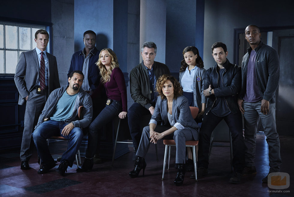 Imagen promocional del elenco de 'Shades of Blue'