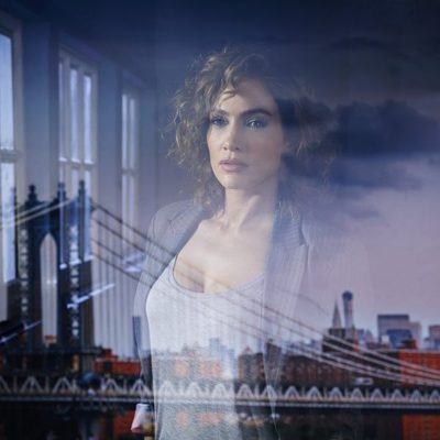 Jennifer Lopez es Harlee Santos en 'Shades of Blue'
