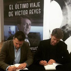 Tirso Calero y Juanjo Artero en la presentación de "El último viaje de Víctor Reyes"