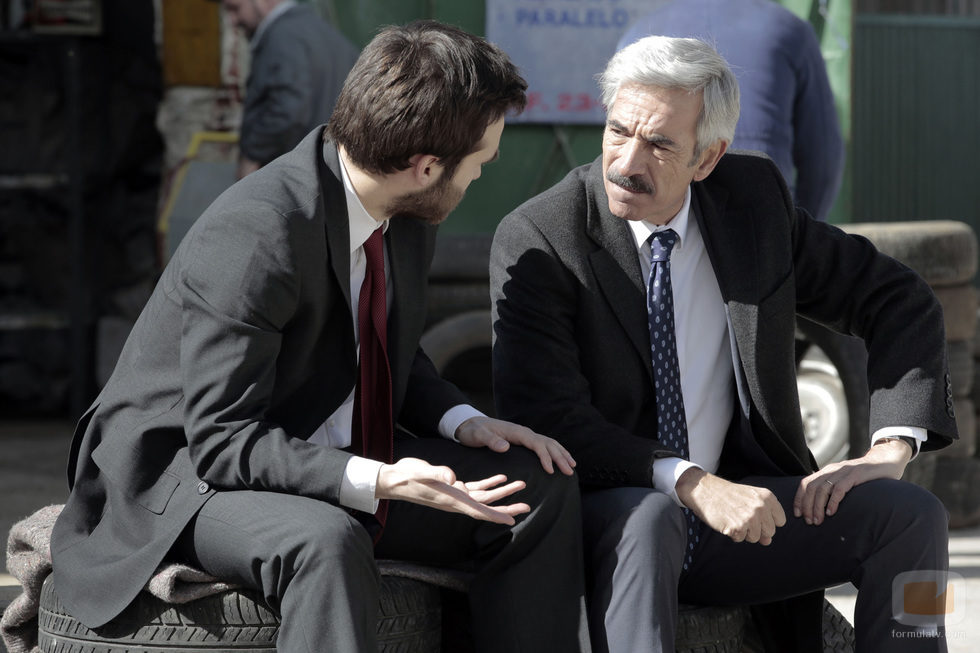Antonio y Carlos hablan en el capítulo "La rueda de recambio"