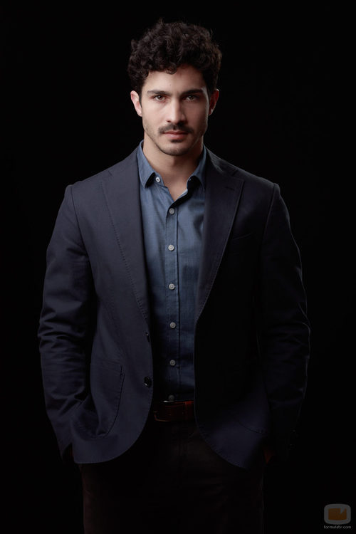 Chino Darín es Carlos en 'La embajada'