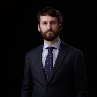 Raúl Arévalo es Eduardo en 'La embajada'