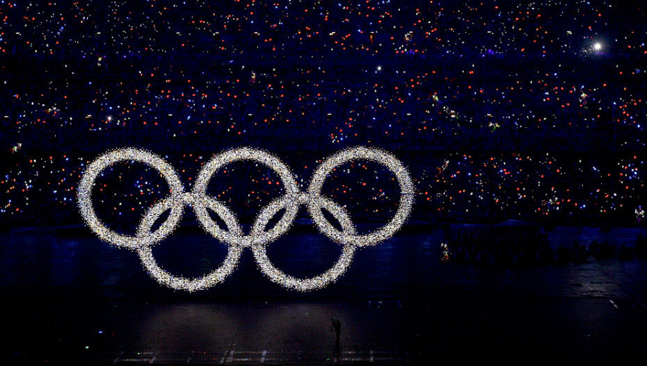 Los anillos olímpicos iluminados en la ceremonia de inauguración de los JJ.OO de Pekín