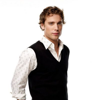 Dustin Milligan