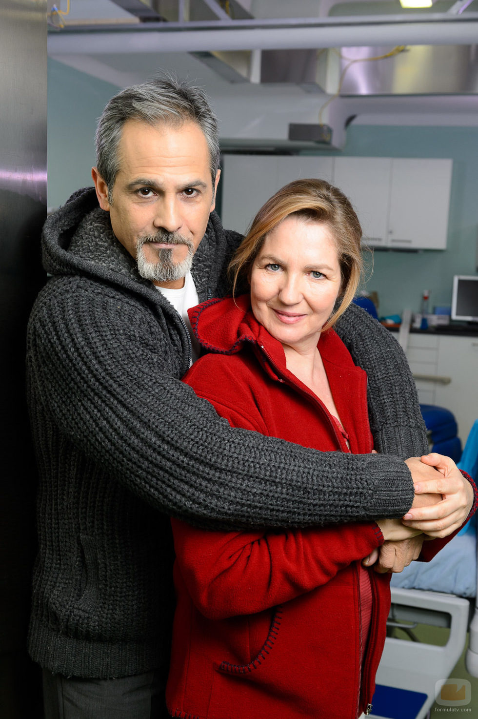 Charo Molina y Jesús Cabrero posan para 'Centro Médico'