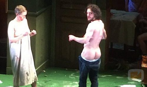 Kit Harington se desnuda en la obra de teatro 'Doctor Fausto'