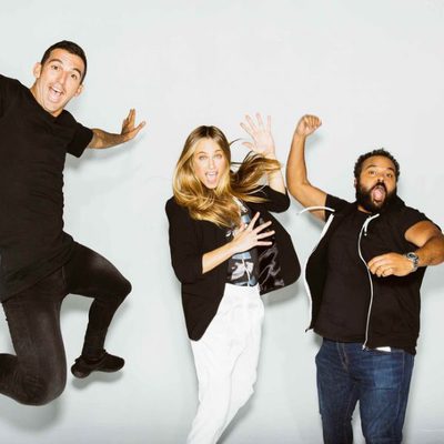 Carlos Jean, Josef Ajram y Martina Klein saltando para el canal TEN