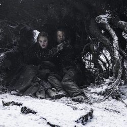 Theon y Sansa se esconden en 'Juego de Tronos'