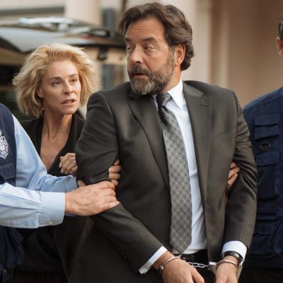 Luís es arrestado de forma forzosa en 'La embajada'