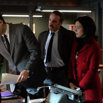 Clara y Jesús comparten sus impresiones con el comisario Montenegro en 'El Caso'