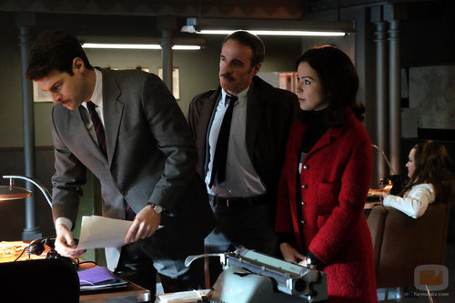 Clara y Jesús comparten sus impresiones con el comisario Montenegro en 'El Caso'