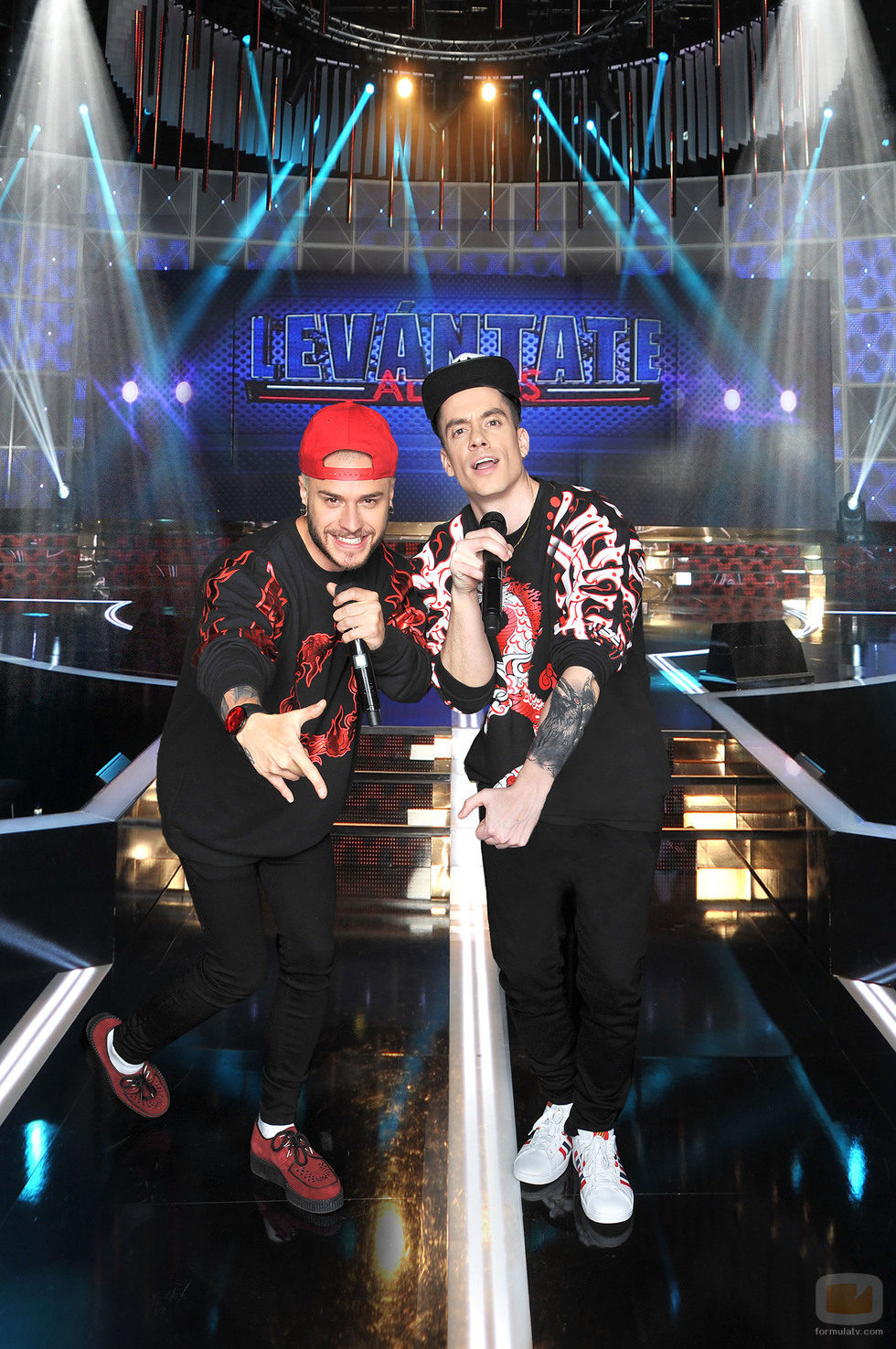 Adrián Rodríguez y el intérprete Christian Mulas concursantes de 'Levántate All Stars'