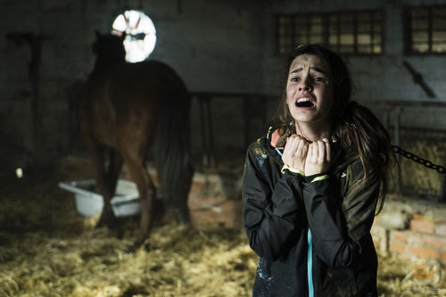 Una chica aparece aterrorizada tras ser secuestrada en 'Vis a vis'