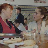 Carmen habla preocupada con Isabel en 'Allí abjo'