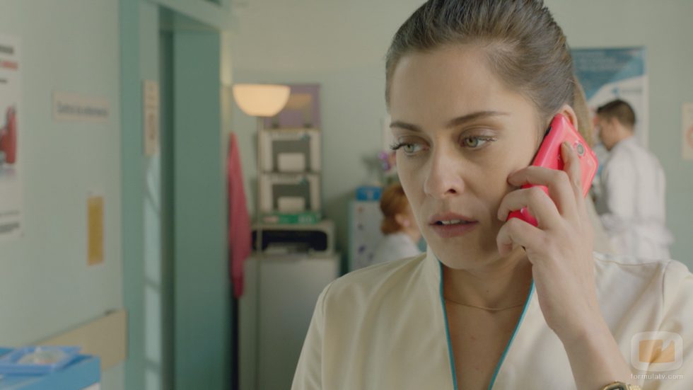 Carmen habla por teléfono preocupada por Iñaki en 'Allí abajo'
