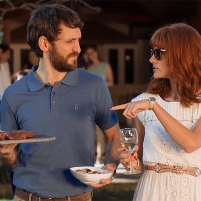 Eduardo y su mujer Fátima disfrutan de la barbacoa en 'La embajada'